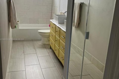 Купить кондоминиум в Майами, Флорида 1 спальня, 104.52м2, № 1933401 - фото 1