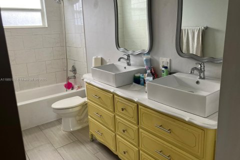 Купить кондоминиум в Майами, Флорида 1 спальня, 104.52м2, № 1933401 - фото 2