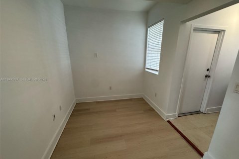 Apartment in Miami Beach, Florida 46.17 sq.m. № 2003257 - photo 9