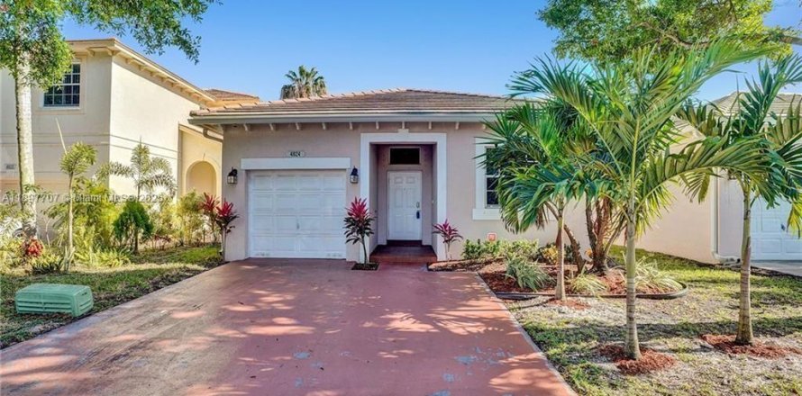 Дом в Коконат Крик, Флорида 3 спальни, 129.51м2 № 1948893