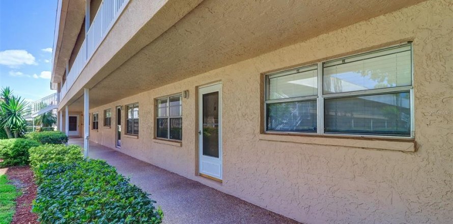 Condominio en Saint Petersburg, Florida, 2 dormitorios  № 1683061