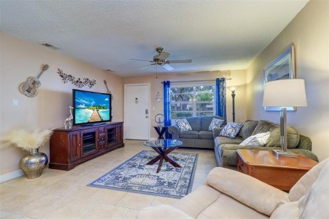 Condominio en venta en Saint Petersburg, Florida, 2 dormitorios, 93.83 m2 № 1683061 - foto 3