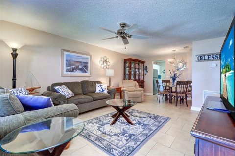 Condominio en venta en Saint Petersburg, Florida, 2 dormitorios, 93.83 m2 № 1683061 - foto 2