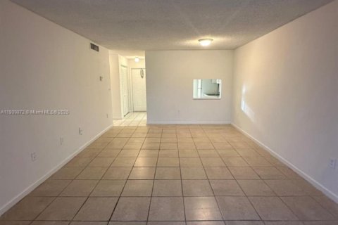 Condo in Miami Gardens, Florida, 1 bedroom № 2082171 - photo 6