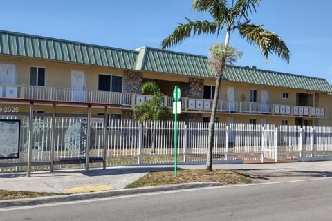 Condo in Miami Gardens, Florida, 1 bedroom  № 2082171