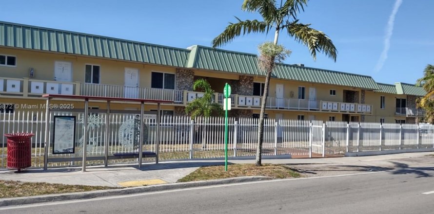 Condo in Miami Gardens, Florida, 1 bedroom № 2082171