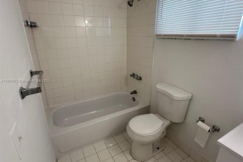 Condo in Miami Gardens, Florida, 1 bedroom № 2082171 - photo 10
