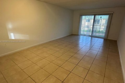 Condo in Miami Gardens, Florida, 1 bedroom № 2082171 - photo 5