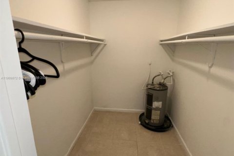 Condo in Miami Gardens, Florida, 1 bedroom № 2082171 - photo 11