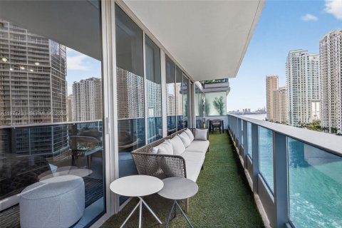 Condo in Miami, Florida, 2 bedrooms  № 2189947 - photo 12