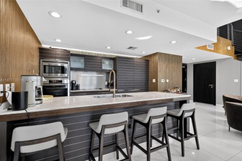 Condo in Miami, Florida, 2 bedrooms  № 2189947 - photo 8