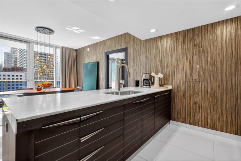 Condo in Miami, Florida, 2 bedrooms  № 2189947 - photo 7