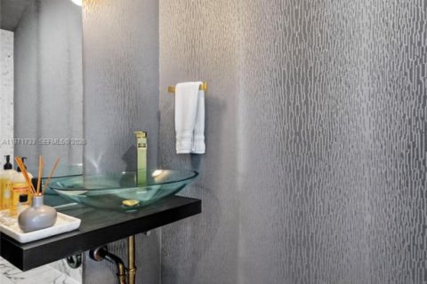 Condo in Miami, Florida, 2 bedrooms  № 2189947 - photo 22