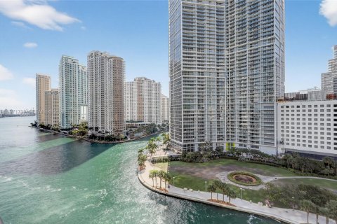 Condo in Miami, Florida, 2 bedrooms  № 2189947 - photo 16