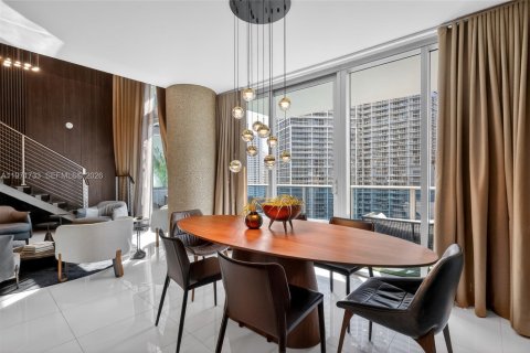Condo in Miami, Florida, 2 bedrooms  № 2189947 - photo 3