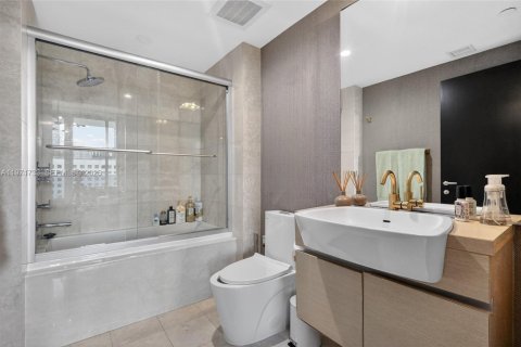 Condo in Miami, Florida, 2 bedrooms  № 2189947 - photo 26