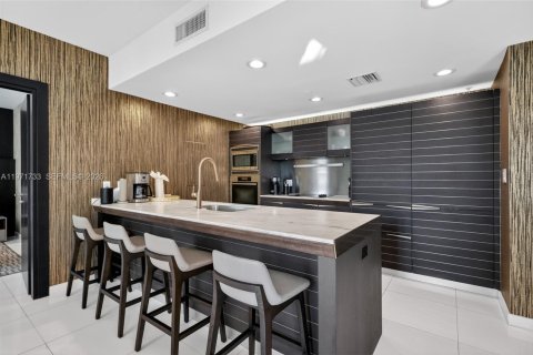 Condo in Miami, Florida, 2 bedrooms  № 2189947 - photo 10