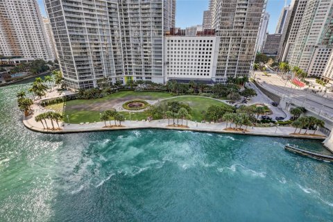 Condo in Miami, Florida, 2 bedrooms  № 2189947 - photo 14