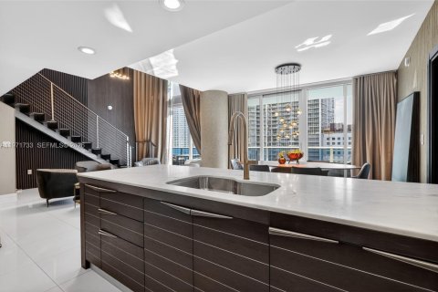 Condo in Miami, Florida, 2 bedrooms  № 2189947 - photo 18