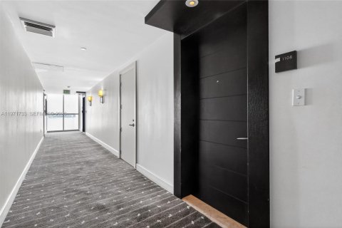 Condo in Miami, Florida, 2 bedrooms  № 2189947 - photo 17