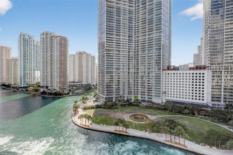 Condo in Miami, Florida, 2 bedrooms  № 2189947 - photo 13