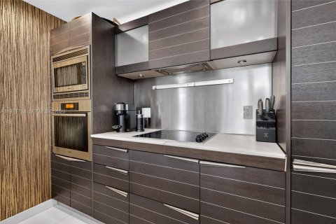 Condo in Miami, Florida, 2 bedrooms  № 2189947 - photo 19