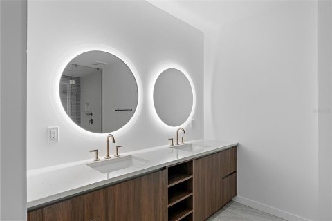 Condo in Saint Petersburg, Florida, 2 bedrooms  № 1909870 - photo 13