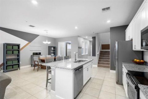 Townhouse in Winter Garden, Florida 3 bedrooms, 166.2 sq.m. № 2109353 - photo 7