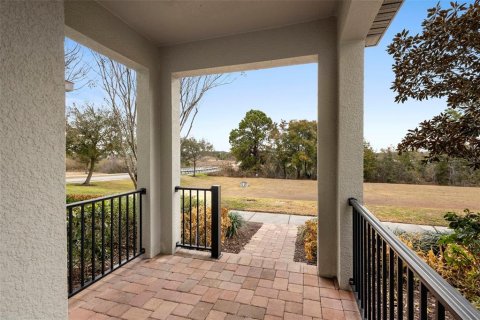 Townhouse in Winter Garden, Florida 3 bedrooms, 166.2 sq.m. № 2109353 - photo 2