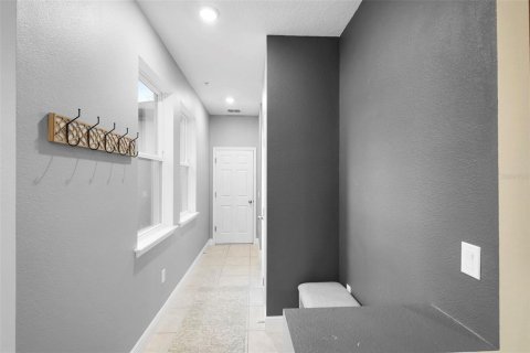Townhouse in Winter Garden, Florida 3 bedrooms, 166.2 sq.m. № 2109353 - photo 12