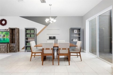 Townhouse in Winter Garden, Florida 3 bedrooms, 166.2 sq.m. № 2109353 - photo 8