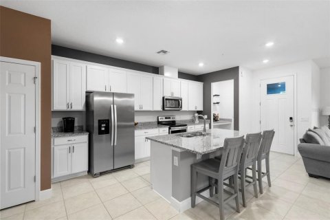 Townhouse in Winter Garden, Florida 3 bedrooms, 166.2 sq.m. № 2109353 - photo 3