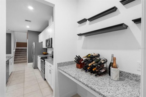 Townhouse in Winter Garden, Florida 3 bedrooms, 166.2 sq.m. № 2109353 - photo 5