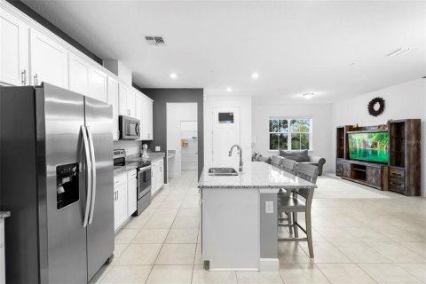 Townhouse in Winter Garden, Florida 3 bedrooms, 166.2 sq.m. № 2109353 - photo 4