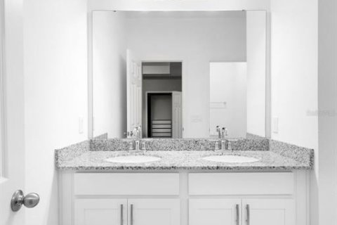 Townhouse in Winter Garden, Florida 3 bedrooms, 166.2 sq.m. № 2109353 - photo 16