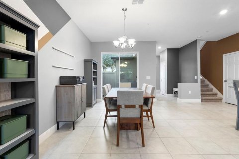 Townhouse in Winter Garden, Florida 3 bedrooms, 166.2 sq.m. № 2109353 - photo 9