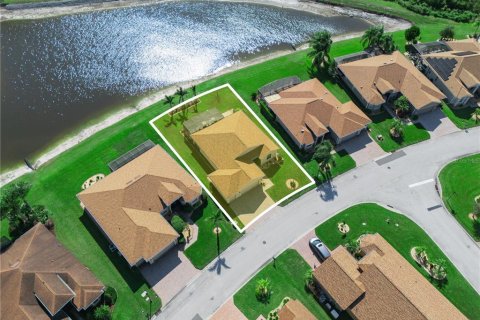 Casa en venta en Winter Haven, Florida, 2 dormitorios, 165.74 m2 № 2387564 - foto 2