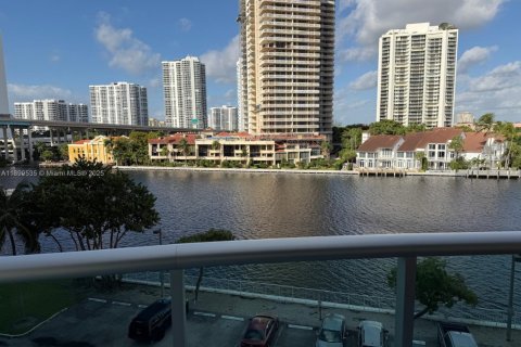 Copropriété à vendre à Sunny Isles Beach, Floride: 1 chambre, 92.9 m2 № 1951587 - photo 1