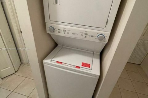 Купить кондоминиум в Майами, Флорида 5 комнат, 111.48м2, № 1938210 - фото 9