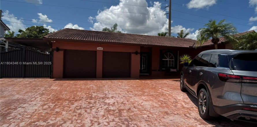 Casa en Miami, Florida 4 dormitorios, 165.46 m2 № 1750368