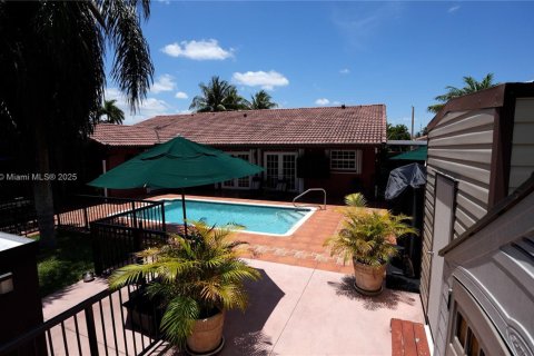 Casa en venta en Miami, Florida, 4 dormitorios, 165.46 m2 № 1750368 - foto 30