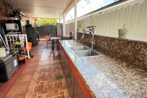 Casa en venta en Miami, Florida, 4 dormitorios, 165.46 m2 № 1750368 - foto 23