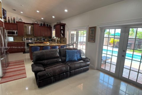 Casa en venta en Miami, Florida, 4 dormitorios, 165.46 m2 № 1750368 - foto 19