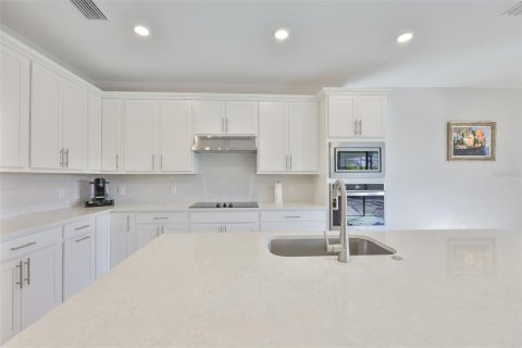 House in Bradenton, Florida 5 bedrooms, 338.26 sq.m. № 2213414 - photo 14