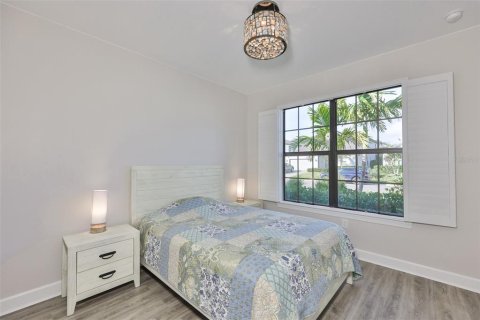 House in Bradenton, Florida 5 bedrooms, 338.26 sq.m. № 2213414 - photo 24
