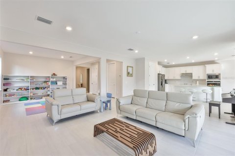 House in Bradenton, Florida 5 bedrooms, 338.26 sq.m. № 2213414 - photo 10
