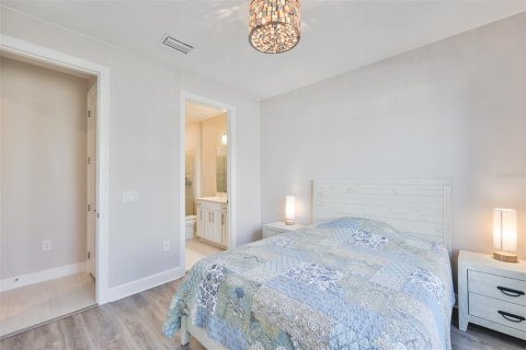 House in Bradenton, Florida 5 bedrooms, 338.26 sq.m. № 2213414 - photo 25