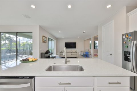 House in Bradenton, Florida 5 bedrooms, 338.26 sq.m. № 2213414 - photo 18