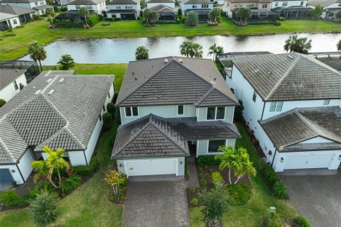 House in Bradenton, Florida 5 bedrooms, 338.26 sq.m. № 2213414 - photo 3