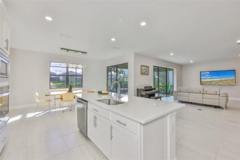 House in Bradenton, Florida 5 bedrooms, 338.26 sq.m. № 2213414 - photo 17